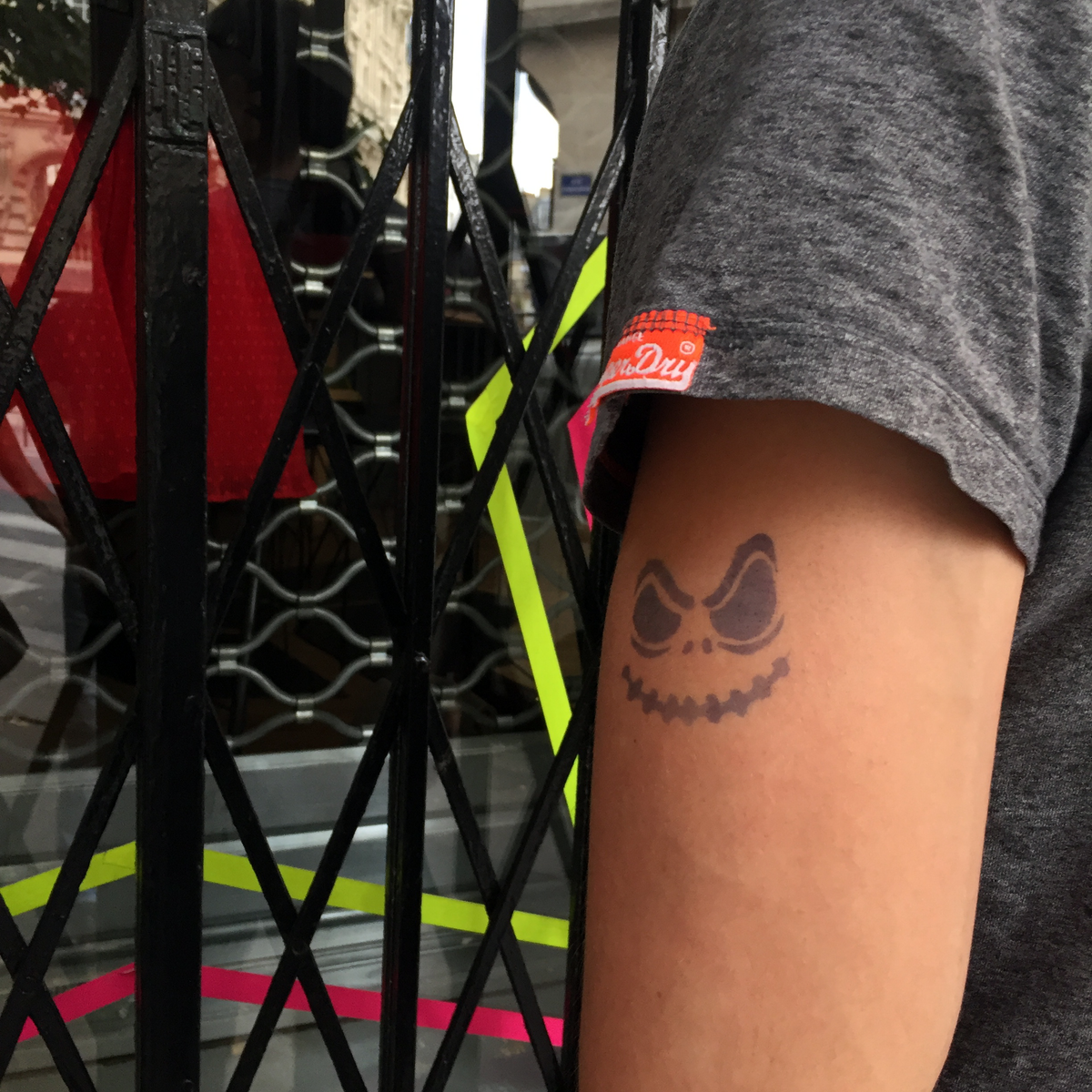 Tatouage éphémère Face de citrouille, parodie de Jack o'lantern